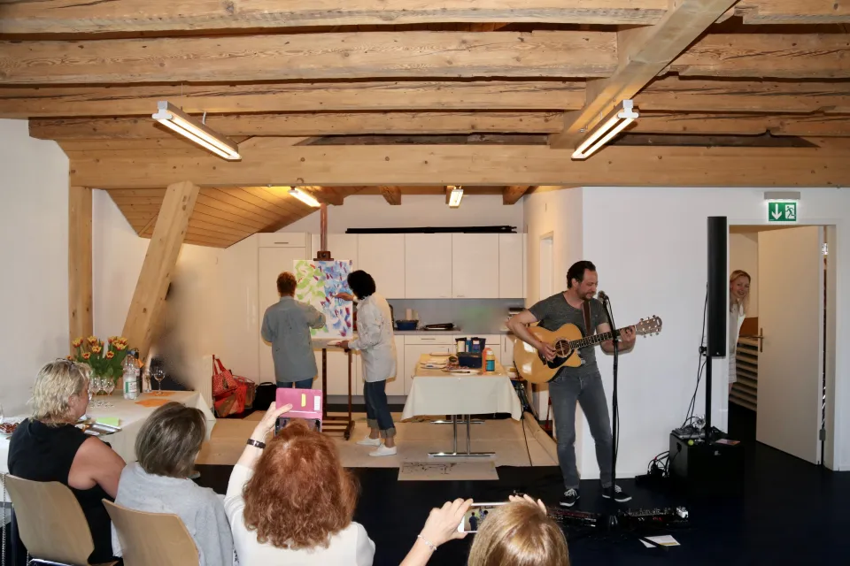 Live performance with Susanne Baumann and Dom Hakios, guitarist