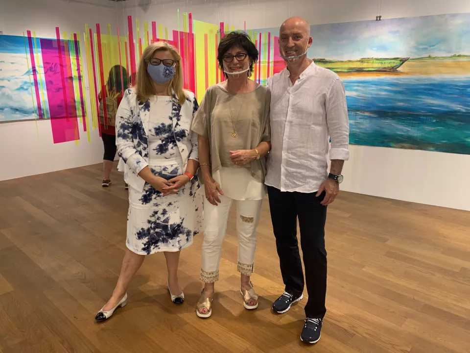 Ms Dolzer and the artist Isabelle Habegger